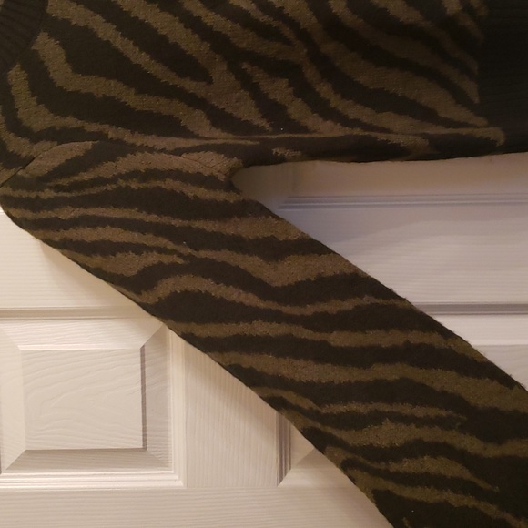 Zebra print sweater - Picture 5 of 7